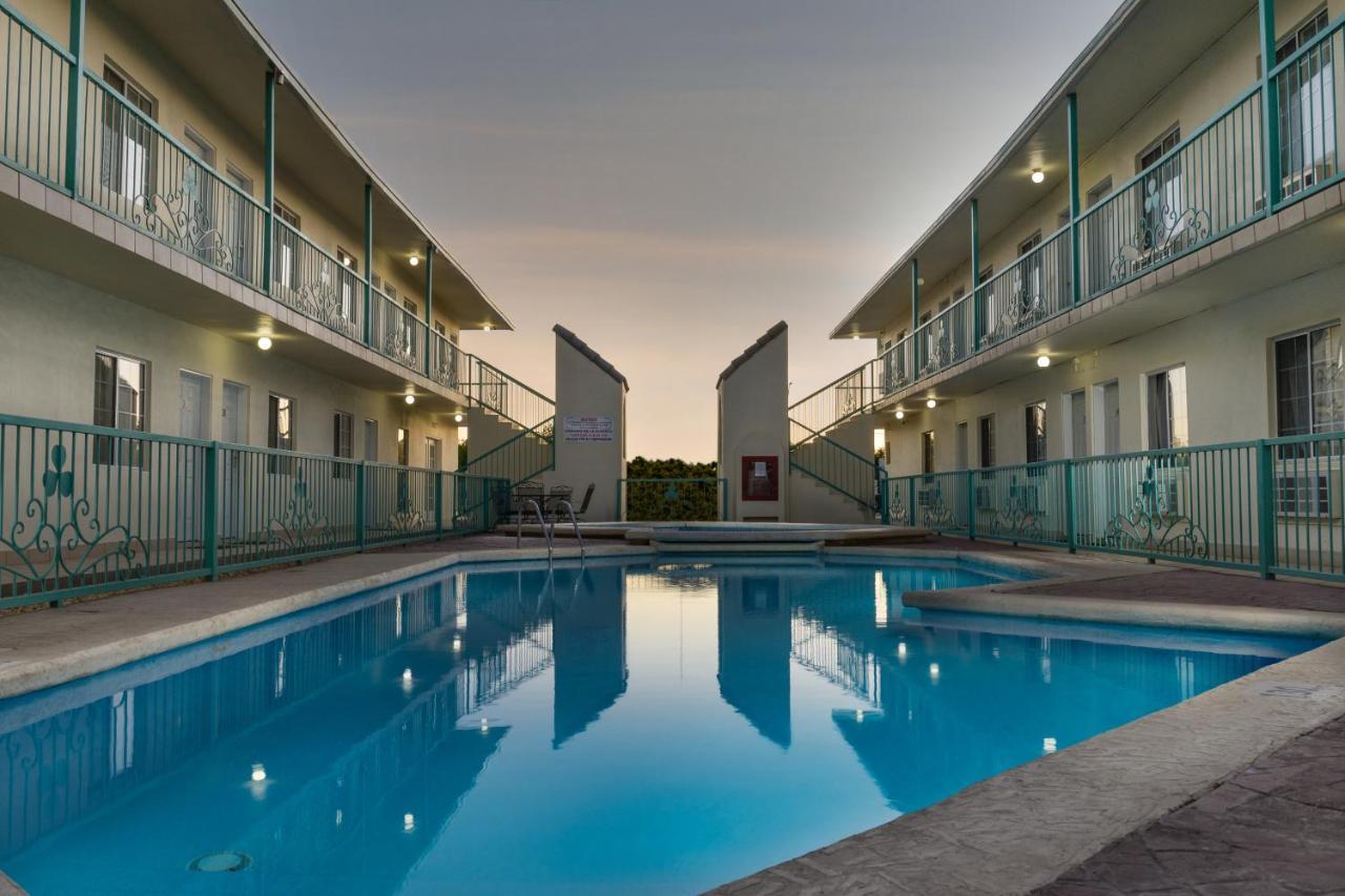 Hotel Trebol Inn Nuevo Casas Grandes Ngoại thất bức ảnh