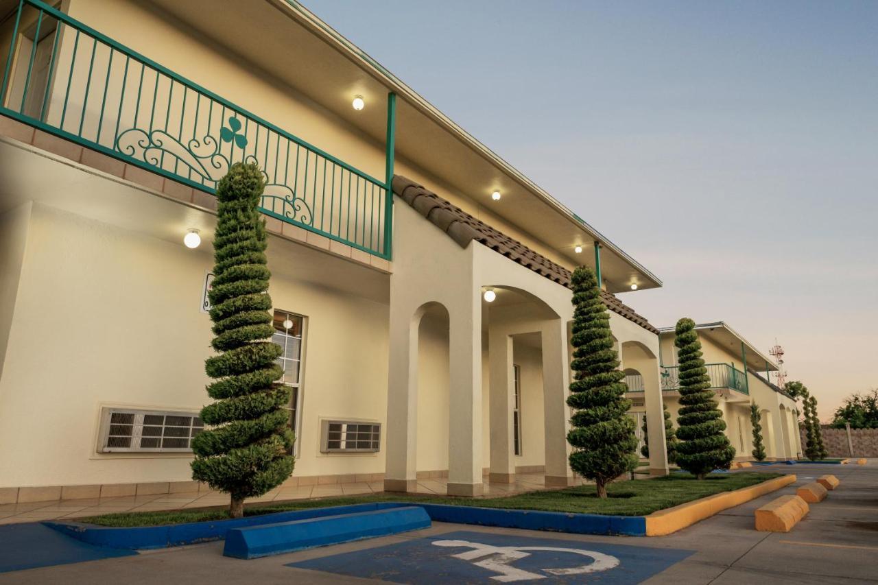 Hotel Trebol Inn Nuevo Casas Grandes Ngoại thất bức ảnh